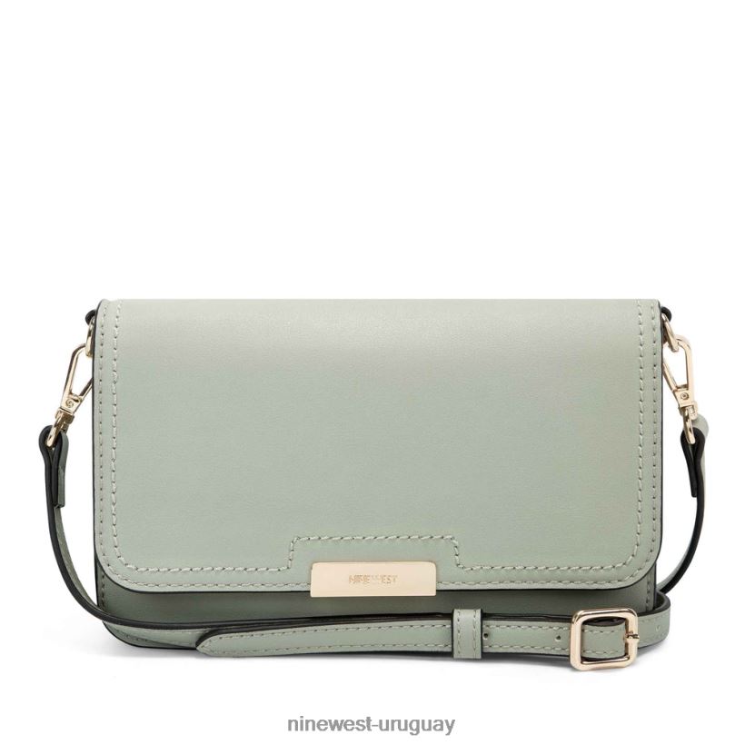 BD04222628 Nine West billetera lawson en una cuerda