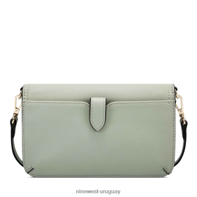 BD04222628 Nine West billetera lawson en una cuerda