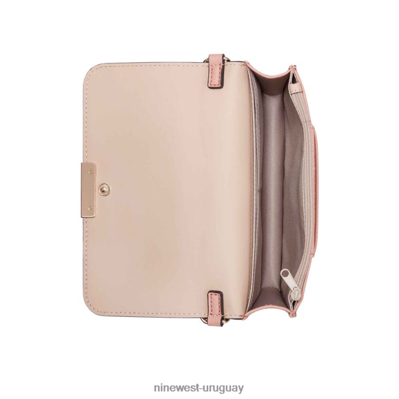 BD04222506 Nine West billetera lawson en una cuerda melón