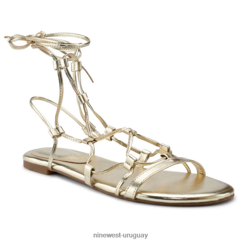 BD042265 Nine West sandalias planas cruzadas con botones platino