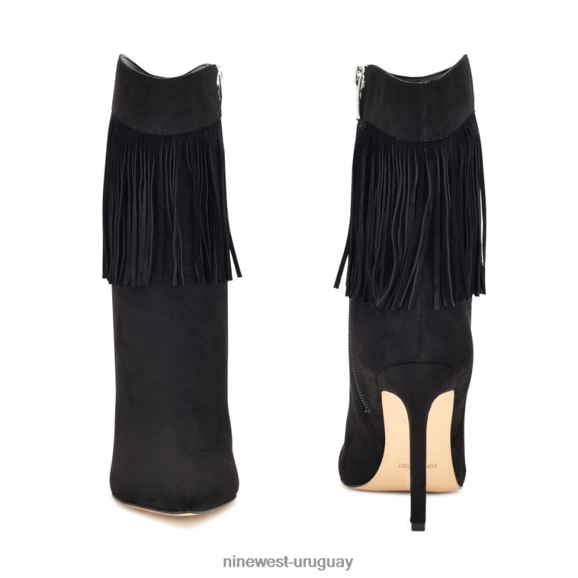 BD04221505 Nine West prueba unos botines con flecos y tacón ante negro