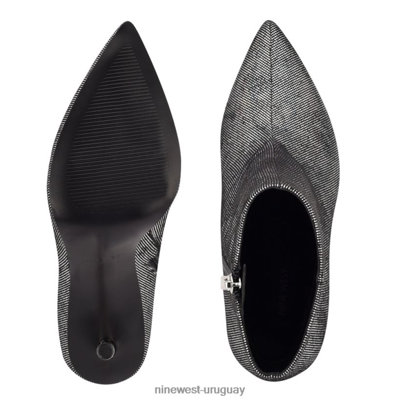BD04221861 Nine West probando botines de vestir holográfico de plata